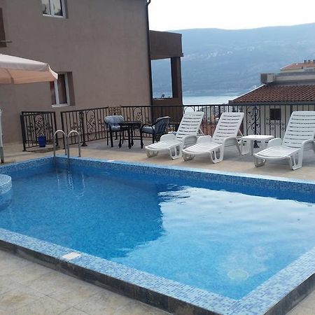Apartments Lav Costas Херцег-Нови Экстерьер фото