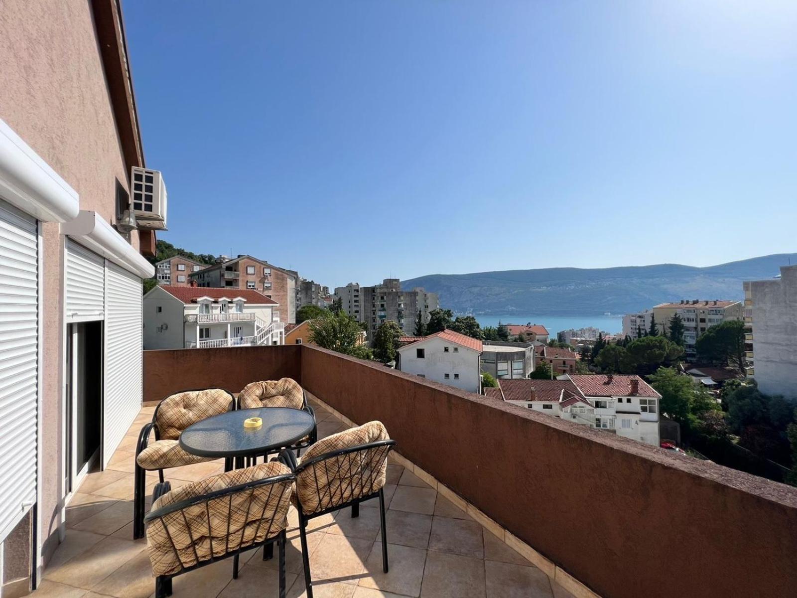 Apartments Lav Costas Херцег-Нови Экстерьер фото