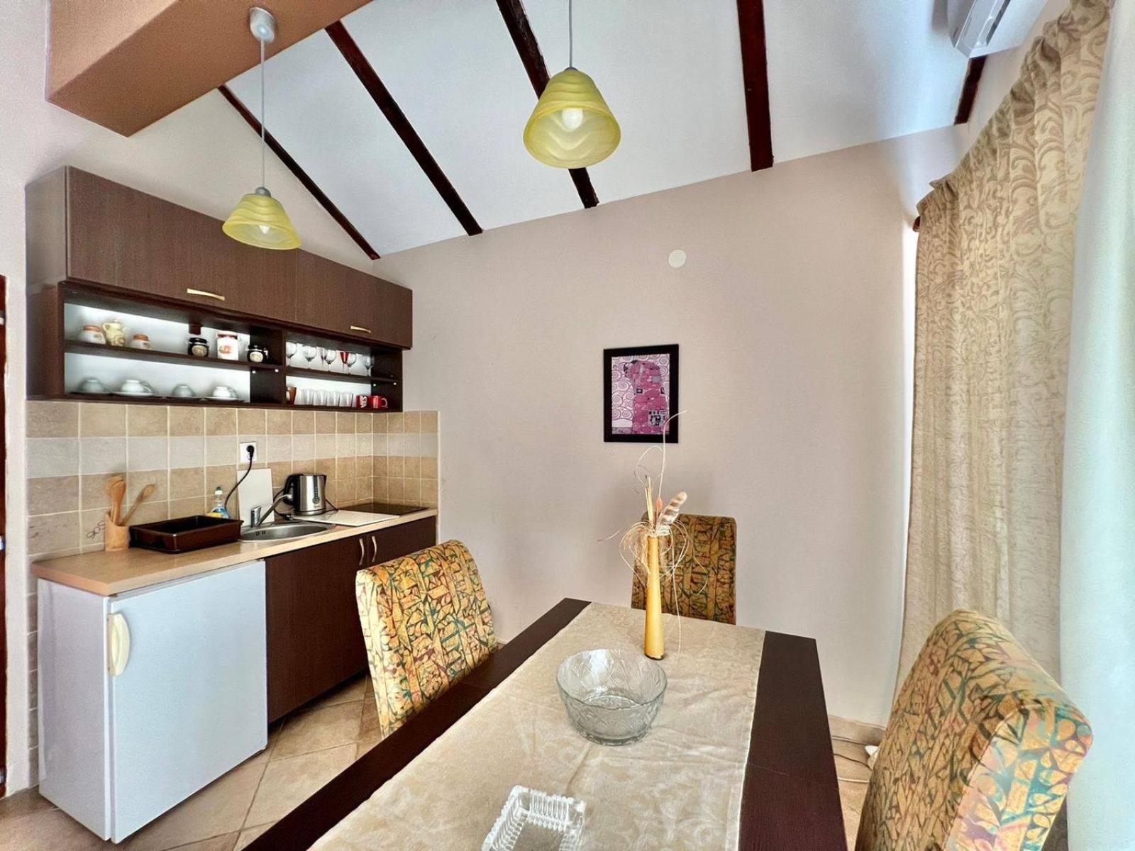 Apartments Lav Costas Херцег-Нови Экстерьер фото