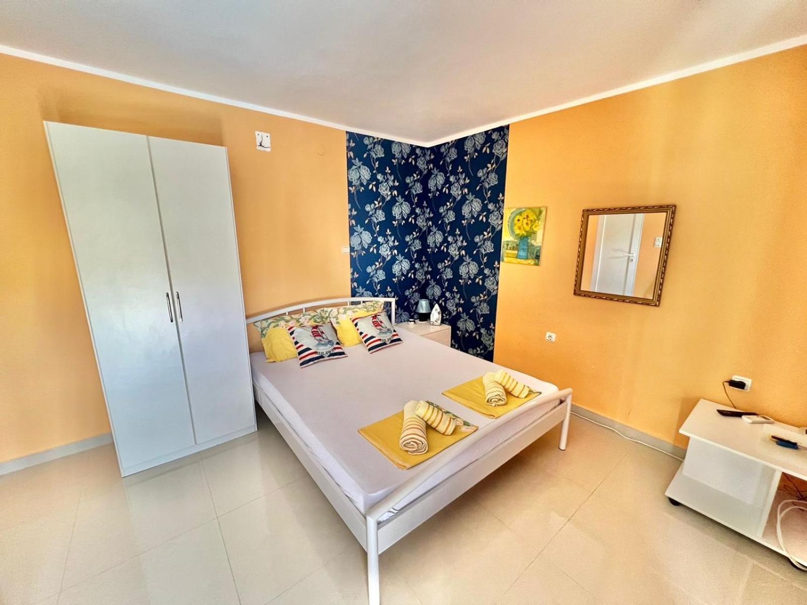 Apartments Lav Costas Херцег-Нови Экстерьер фото