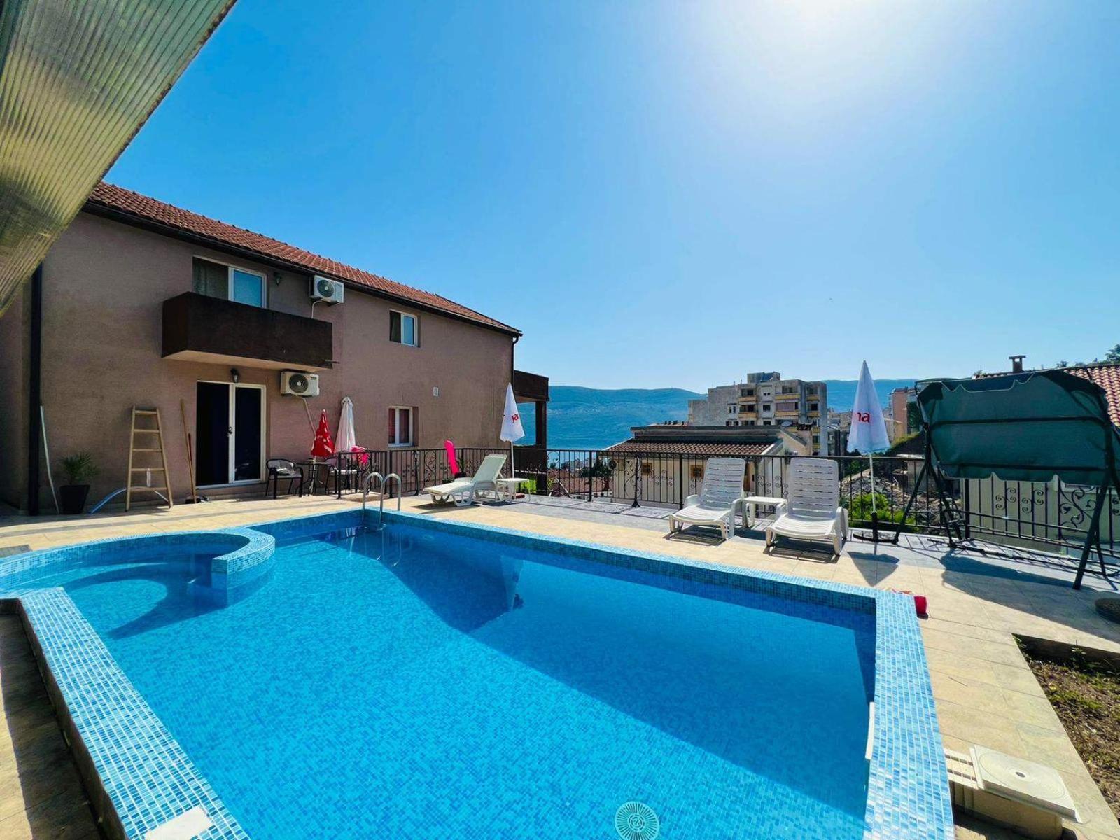 Apartments Lav Costas Херцег-Нови Экстерьер фото